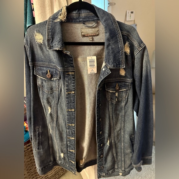 💙NWT Torrid Distressed Longline Medium Wash Denim Jacket 3X💙 - Picture 2 of 9